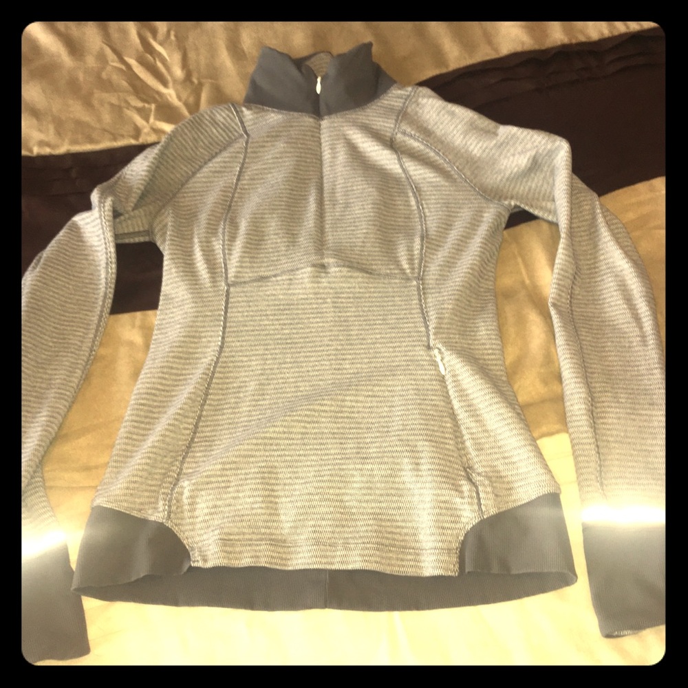 Lululemon 1/4 zip pull over.